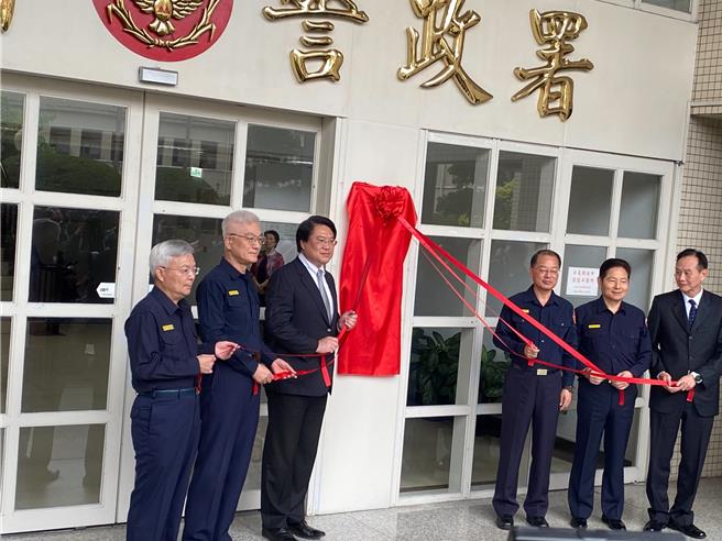 内政部长林右昌27日至警政署替大选联合指挥所揭牌。（林郁平摄）