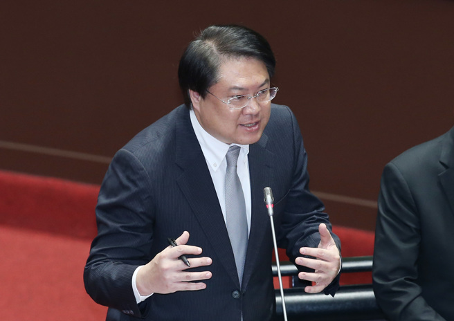 图为内政部长林右昌27日在立法院答询。（姚志平摄）