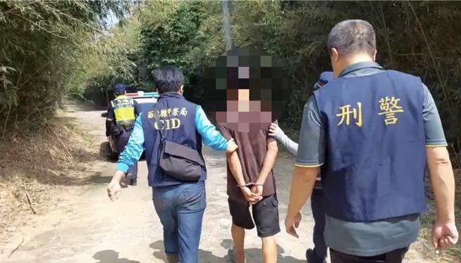 竹南警分局26日派员前往龙坑山区巡查，当场发现非法鸽网，经埋伏逮获1名李姓嫌犯。（读者提供／谢明俊苗栗传真）