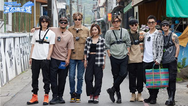 《滚石摘星号》即将首播，霸天（左起）、张震岳、阿璞、米非、小橘、刘逼、任贤齐、阿电。（滚石提供）
