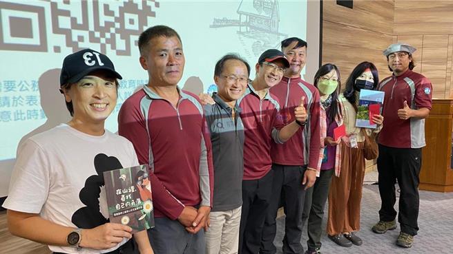 国家公园署雪霸国家公园管理处日前举办登山安全系列讲座，特别由雪管处3位保育巡查员担纲演说。（雪管处提供／谢明俊苗栗传真）