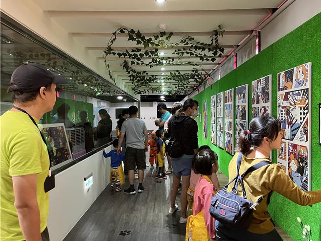毛宝贝生命教育园区展出「台湾黑犬-黑逗插画设计应用特展」。（新北市动保处提供）
