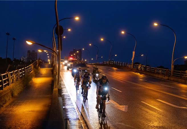 《骑吧！哈林小队》连夜赶骑。（好看娱乐提供）