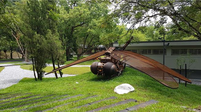 利用昔日林業工具，打造裝置藝術「蜻蜓」。（林業及自然保育署花蓮分署提供／王志偉花蓮傳真）