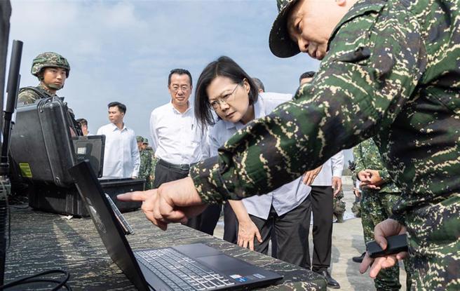 長青17號操演 蔡英文視導 肯定各級部隊指揮協調及應處能力。(總統府提供)