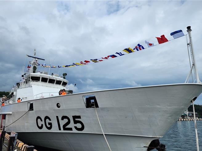 海巡署辖下的「基隆舰」与「连江舰」已圆满完成任务，于27日在基隆港光荣退役。图为连江舰，曾完成救援及演习任务。（海巡署舰队分署提供／徐佑升基隆传真）