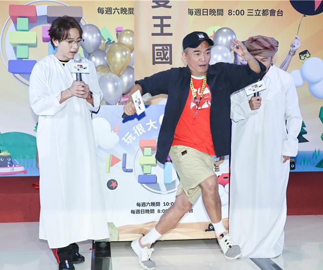 坤达（左起）、吴宗宪、KID为《综艺玩很大》9周年企划宣传。（罗永铭摄）