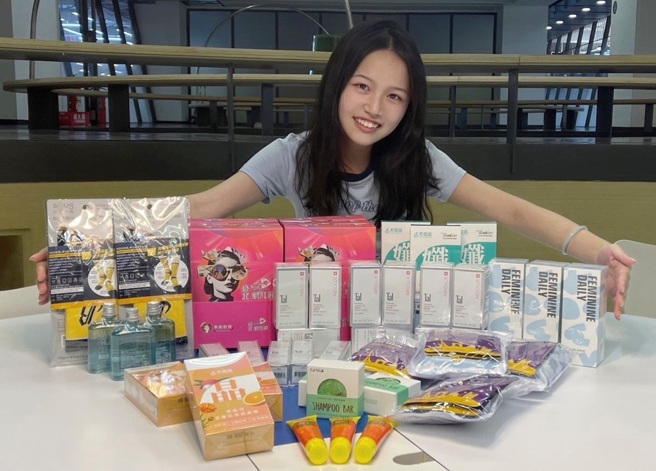 只要为TY STAR网红奖参赛者投票，每天都能抽礼物。（图／主办单位提供）