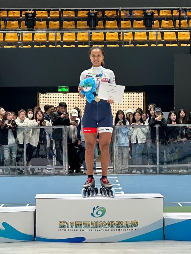 李孟竹在亞洲滑輪錦標賽中展現大將之風，獲得6金1銀。(屏縣府提供／林和生屏東傳真)