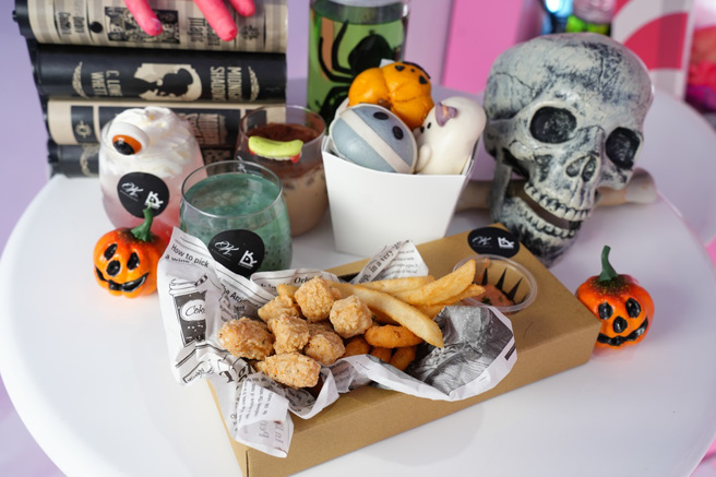 現場販售萬聖城限定驚奇美食，快來把它們吃下肚！(圖/桃園市政府提供)