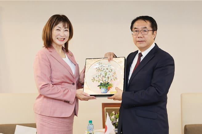 土浦市市长安藤真理子今年7月率团拜会台南市长黄伟哲。(台南市政府提供／曹婷婷台南传真)