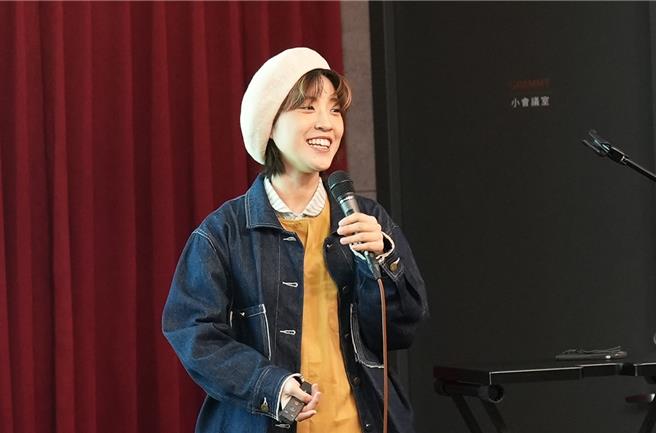 小球在講座上分享心路歷程。（1500聲量音創學院提供）