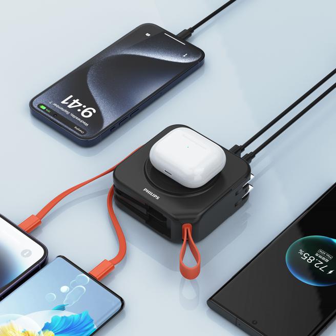 PHILIPS正式发表FunCube「放心充」十合一行动电源可一次供5台装置同时充电。（PHILIPS提供／古明弘台北传真）