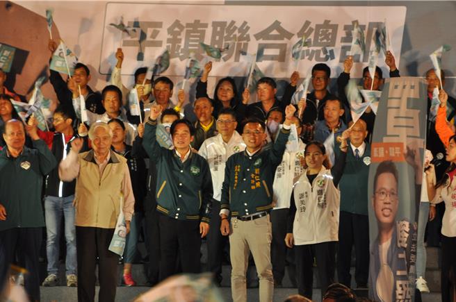 民进党主席暨总统参选人赖清德27日晚间到桃园替立委第五选区参选人刘仁照站台。（蔡明亘摄）