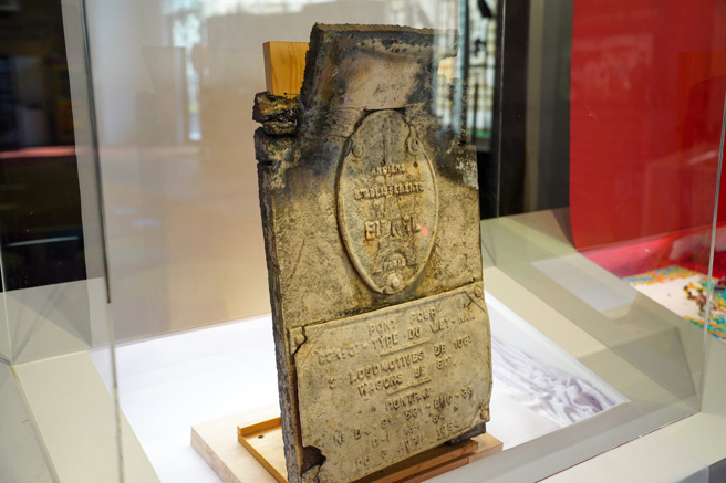 公路局首度展出极具歷史意义的艾菲尔「铁牌桥铭志」。（公路局提供）