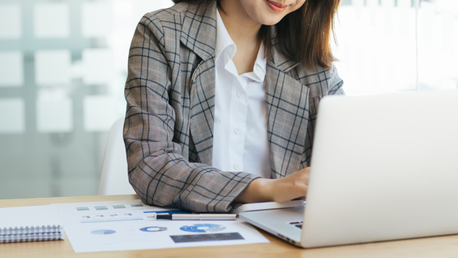 一名女網友表示，最近被公司調派工作，現在一天只要工作10分鐘，其他時間都在做自己的事。（示意圖／Shutterstock）