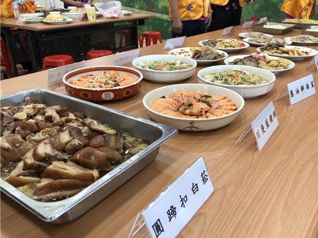 豐盛菜色。（新北市社會局提供／蔡亞樺新北傳真）