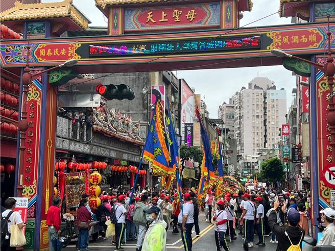 2023北台灣媽祖文化節60座神尊今在板橋區遶境巡安。（王揚傑攝）