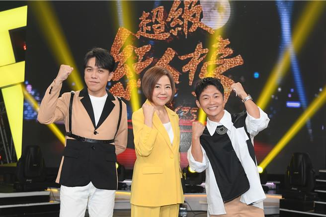于美人即将告假《超级红人榜》投入选战，今录制暂别前最后一集，左起为搭檔许志豪、蔡昌宪。（三立提供）