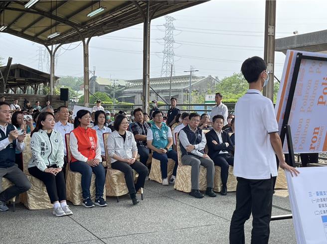 交通部簡報指出，集集線設施改善及田中支線總經費110億元，其中30億元興建台鐵田中站至高鐵彰化站的田中支線，預計2029年12月完成。（楊靜茹攝）