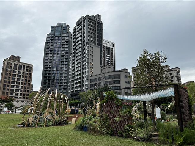 新北市芦洲区的柳堤公园拥有大片绿意，此次全国青年景观竞赛成果自即日起展出至11月30日。（新北市景观处提供／蔡亚桦新北传真）