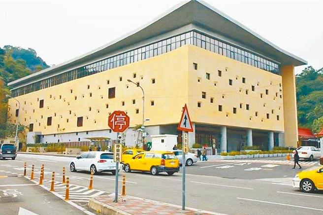 台北市第二殡仪馆改建工程持续进行当中，因应未来火化需求，目前现有的14个火化炉设施已不足，因此第二殡仪馆扩建工程完工后，殡葬处预计再新增14炉。（本报资料照片）