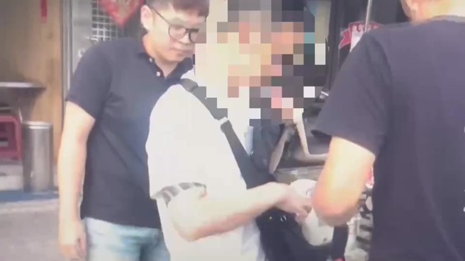 基隆第一分局于10月25日拘提郑姓主嫌及其共犯5人到案。（翻摄画面）