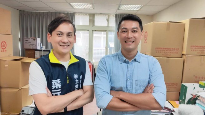 2020年曾代表民眾党参选板桥东区立委的「Z9」吴达伟表示，此次将全力支持国民党参选人叶元之。(叶元之提供)