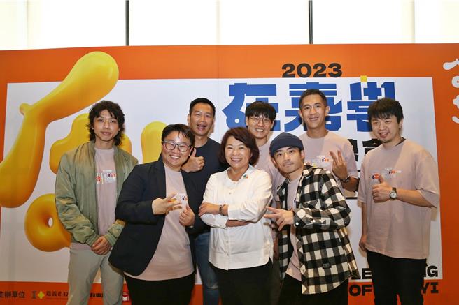 嘉義市長黃敏惠與「在嘉學」名人課程講師合影。（嘉義市政府提供／呂妍庭嘉義傳真）