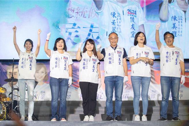 侯友宜呼吁支持国民党高雄立委参选人，让他们进到立院查弊案。（袁庭尧摄）