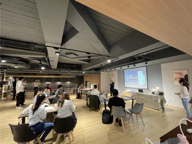 張金鶚最新著作「住宅．房地產-自住與投資的理論及實務」，今（28）日下午2點在台北舉辦簽書活動。圖／蔡惠芳