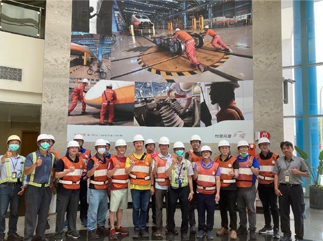 机械群科教师群参访台湾高铁燕巢厂区。（教育部提供／林志成台北传真）