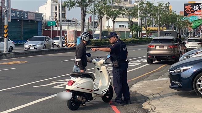 永康警方针对易肇事路口加强巡视及精准执法，减少车祸发生率。（警方提供／曹婷婷台南传真）