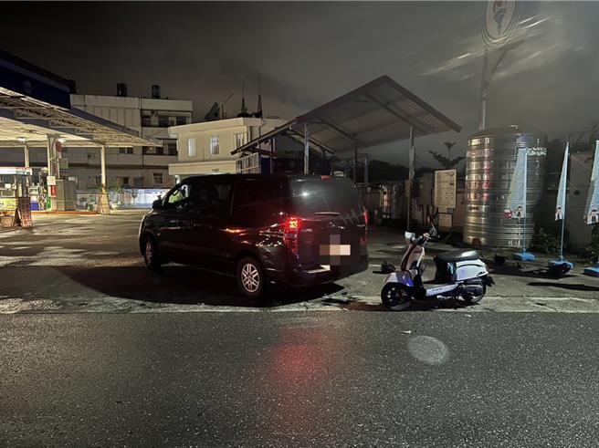 台东市28日发生机车追撞小货车事故。（台东警分局提供／蔡旻妤台东传真）