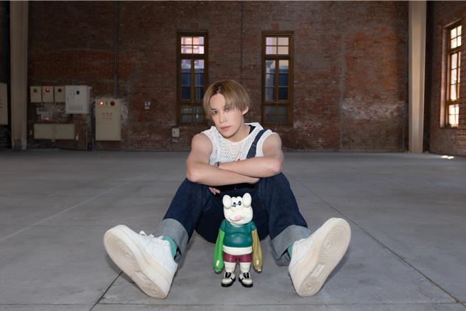 千贺健永9月底悄悄来台，为首次个人特展「FiNGAiSM」场勘。（大鸿艺术提供）