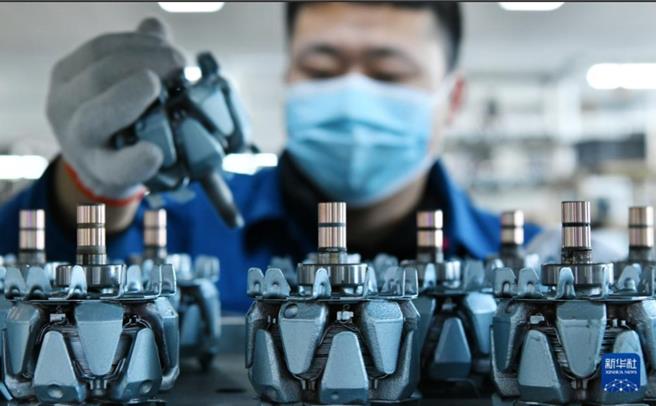 IFF报告：预计中国经济今年和明年将分别增长5.2％和5％。（新华社）