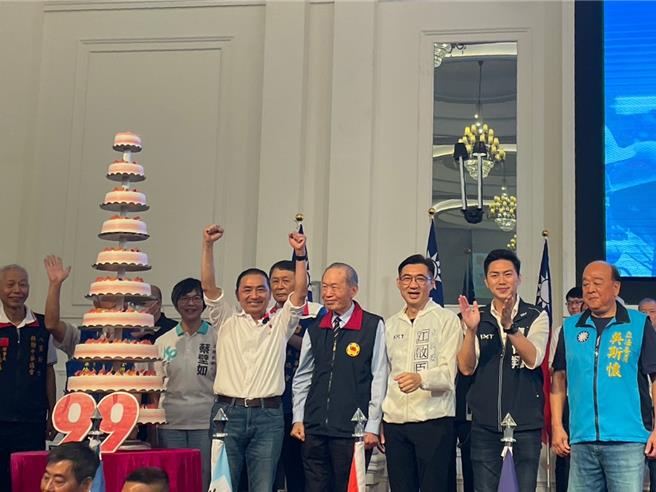 侯友宜出席黄埔建校、建军百年系列活动，强调自己当选将恢復行宪纪念日休假。（张亦惠摄）