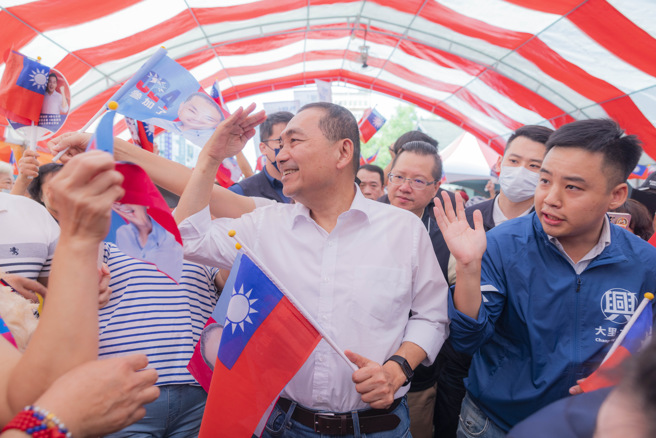 国民党总统参选人侯友宜中午参加黄埔建军、建校百年系列活动。(侯友宜竞选办公室提供)