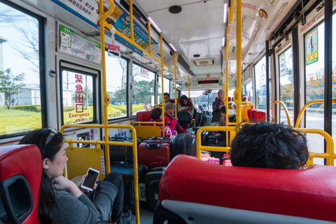 一名男生约原PO一起搭公车上阳明山约会，让原PO批评没车的男人真的没资格约会。(示意图，达志提供)