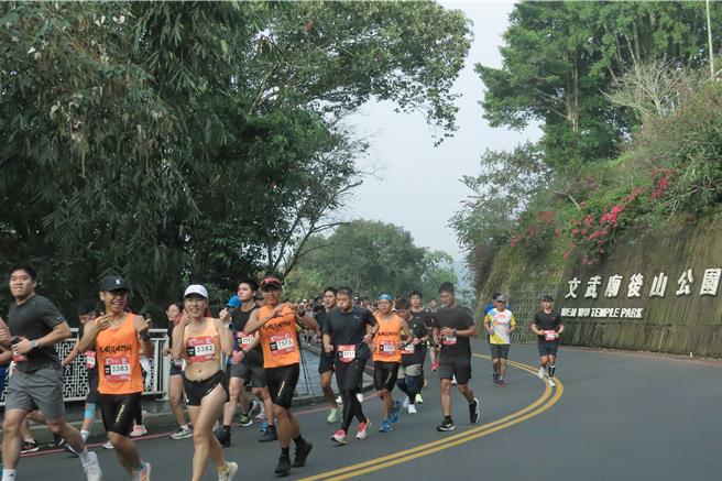 日月潭環湖馬拉松不僅是AIMS國際認證賽事，也是亞培世界馬拉松大滿貫分齡賽台灣第1站，今年吸引30多國跑者報名。（日月潭風管處提供／楊靜茹南投傳真）