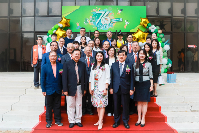 庆祝大会与会贵宾合影。(北护大提供)