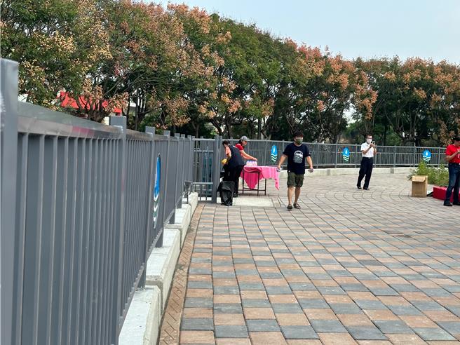 水利署三河局斥资1400多万元，改善台中市潭子区柳川排水潭北段护岸并在左岸增设人行步道，扩大亲水环境提供民眾休閒，29日上午举办启用典礼。（立委杨琼璎办公室提供／潘虹恩台中传真）