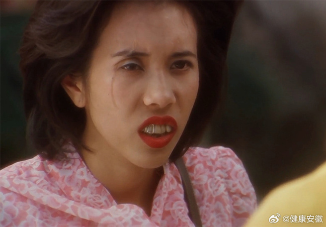 莫文蔚在电影《食神》中饰演「火鸡姊」备受好评。(图/撷取自微博)