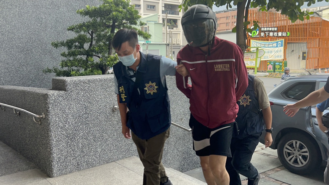 抓到了！屏东刺青店大火妻死夫重伤，19岁纵火男落网。(谢佳潾摄)