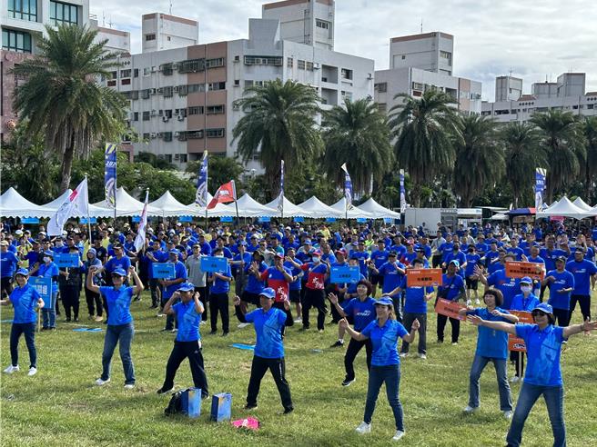 台东县议长杯拔河邀请赛28日在娜路弯大酒店旁大草原举行。（台东县议会提供／蔡旻妤台东传真）