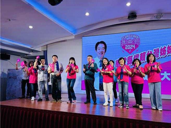 南投縣信賴台灣姊妹會29日成立，南投縣議員陳玉鈴（左6）任總會長，民進黨主席賴清德派卓榮泰（左7）代表出席。（楊靜茹攝）