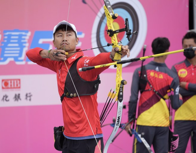 魏均珩29日分别拿下男单、男团两点胜利。(中华企业射箭联赛提供)