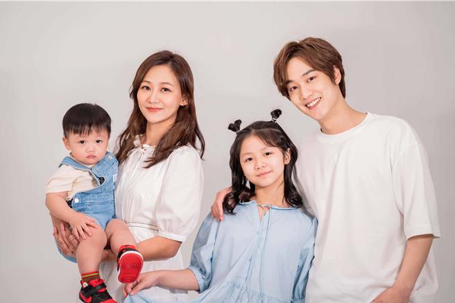 那对夫妻向应「54448」舞蹈挑战公益活动。（Unleash Your Light提供）