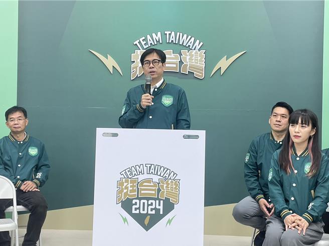 前高雄市长韩国瑜28日替国民党总统参选人侯友宜站台时再发金句，他自嘲「自己的支持者男的都摄护腺肿大、女的都过了更年期」，对此，陈其迈回应，不管是疾病或是生理现象，在选举期间，不要随便开玩笑。（洪浩轩摄）