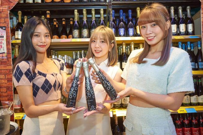 家乐福Ｗine Fair即日起开跑，超过2500支酒款、达170支新上架。（家乐福提供）